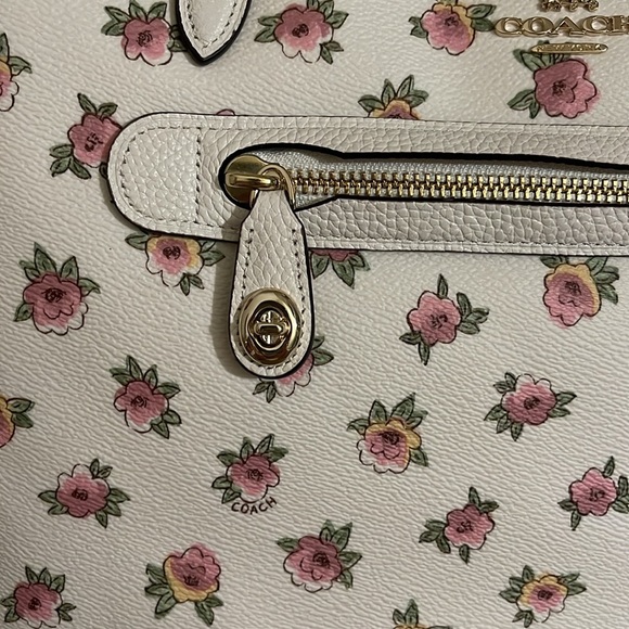 COACH - Taylor zipper flower patch tote - 21810- NWOT - Picture 8 of 13
